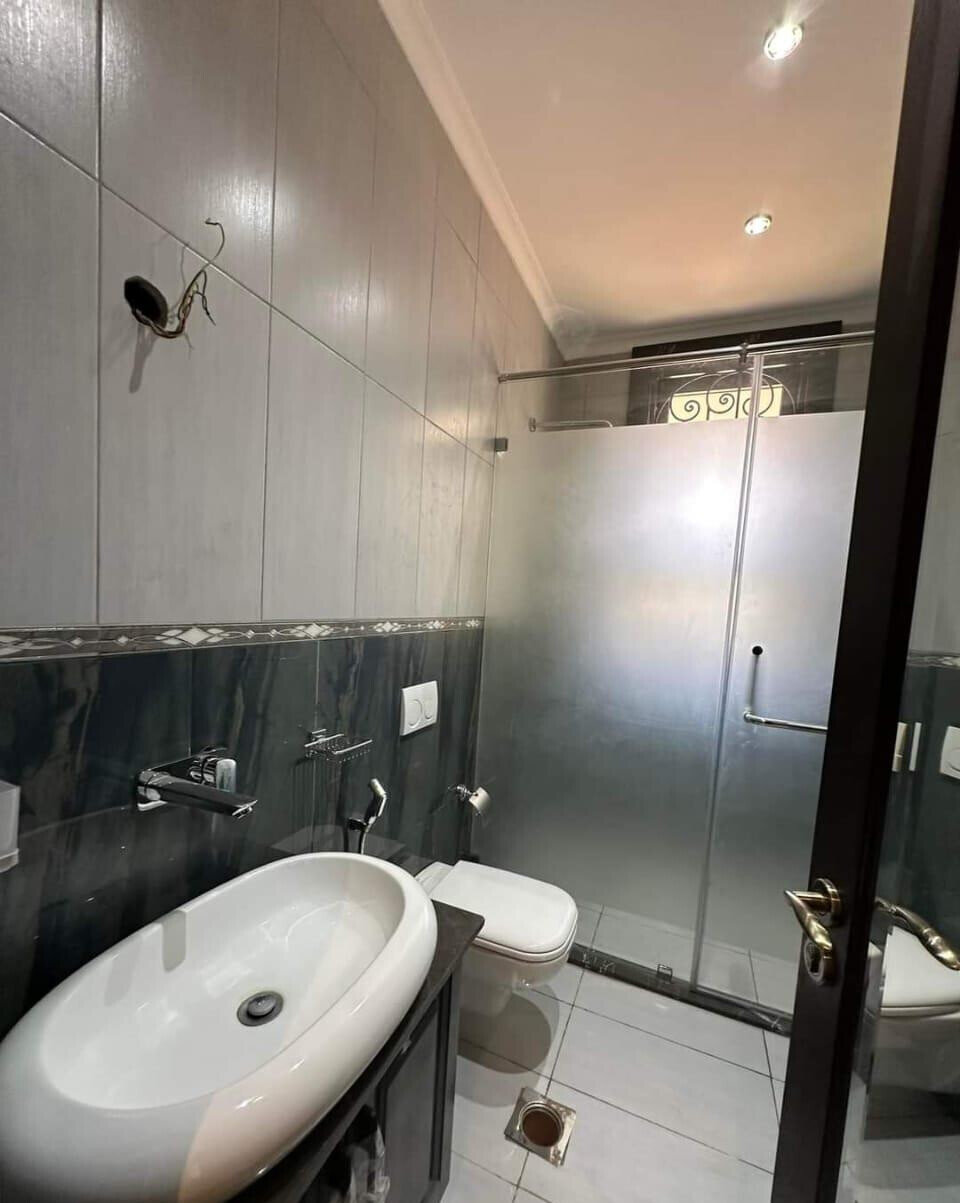 7-Ensuite Townhouse on Half-Acre with Fireplace & Staff Quarters – Karen