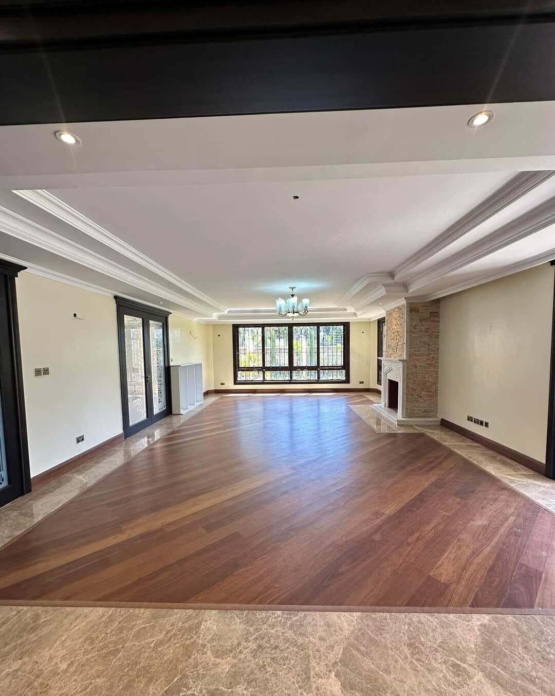 7-Ensuite Townhouse on Half-Acre with Fireplace & Staff Quarters – Karen