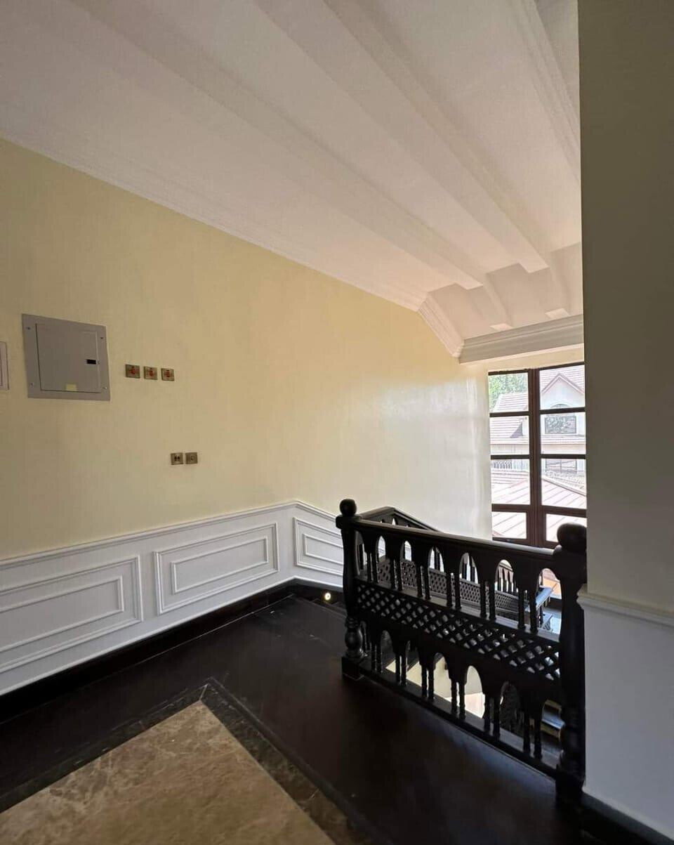 7-Ensuite Townhouse on Half-Acre with Fireplace & Staff Quarters – Karen
