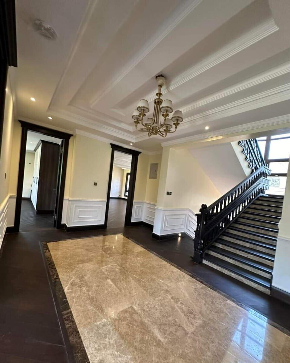7-Ensuite Townhouse on Half-Acre with Fireplace & Staff Quarters – Karen