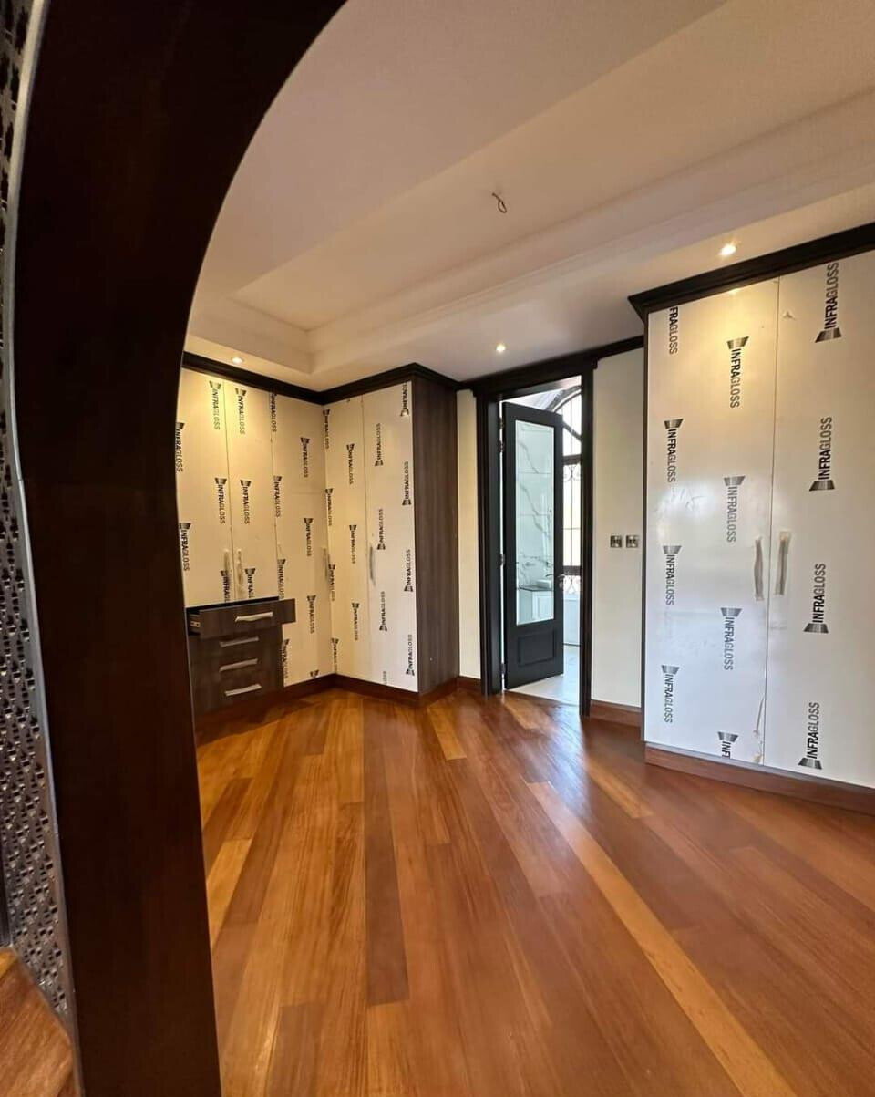 7-Ensuite Townhouse on Half-Acre with Fireplace & Staff Quarters – Karen