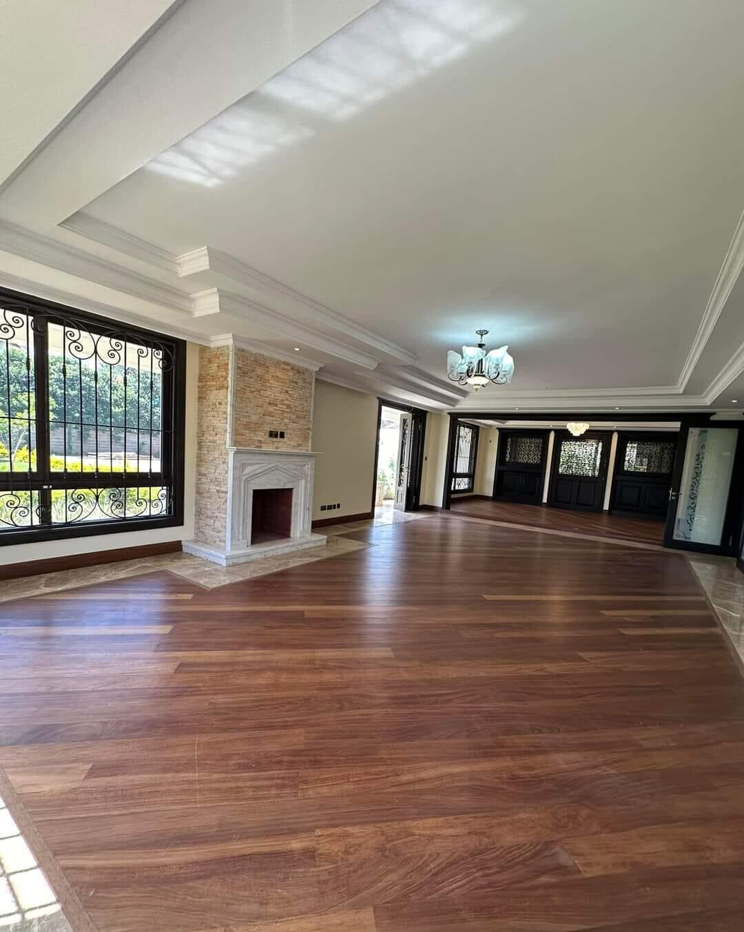 7-Ensuite Townhouse on Half-Acre with Fireplace & Staff Quarters – Karen