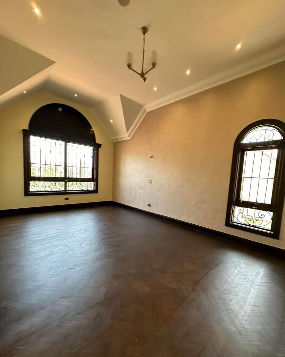 7-Ensuite Townhouse on Half-Acre with Fireplace & Staff Quarters – Karen