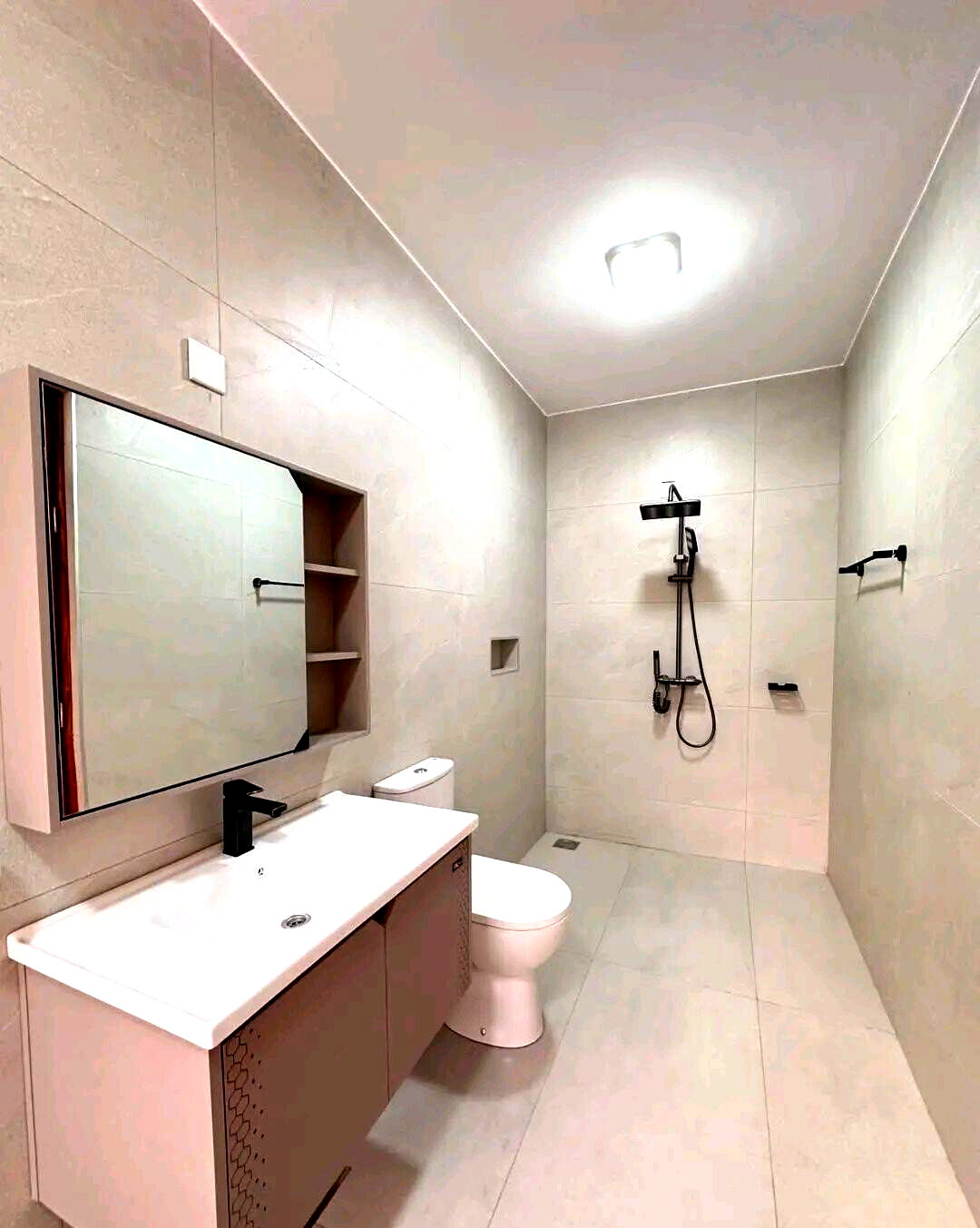 6-Ensuite Townhouse with DSQ on Half-Acre – Karen Near Banda School