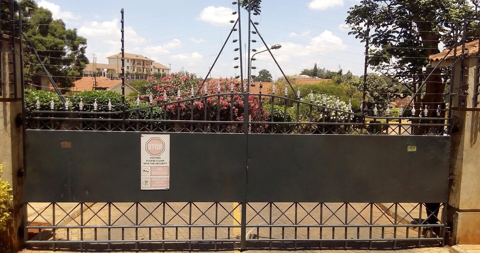 4BR Pimped Townhouse with DSQ & Borehole - Kangemi