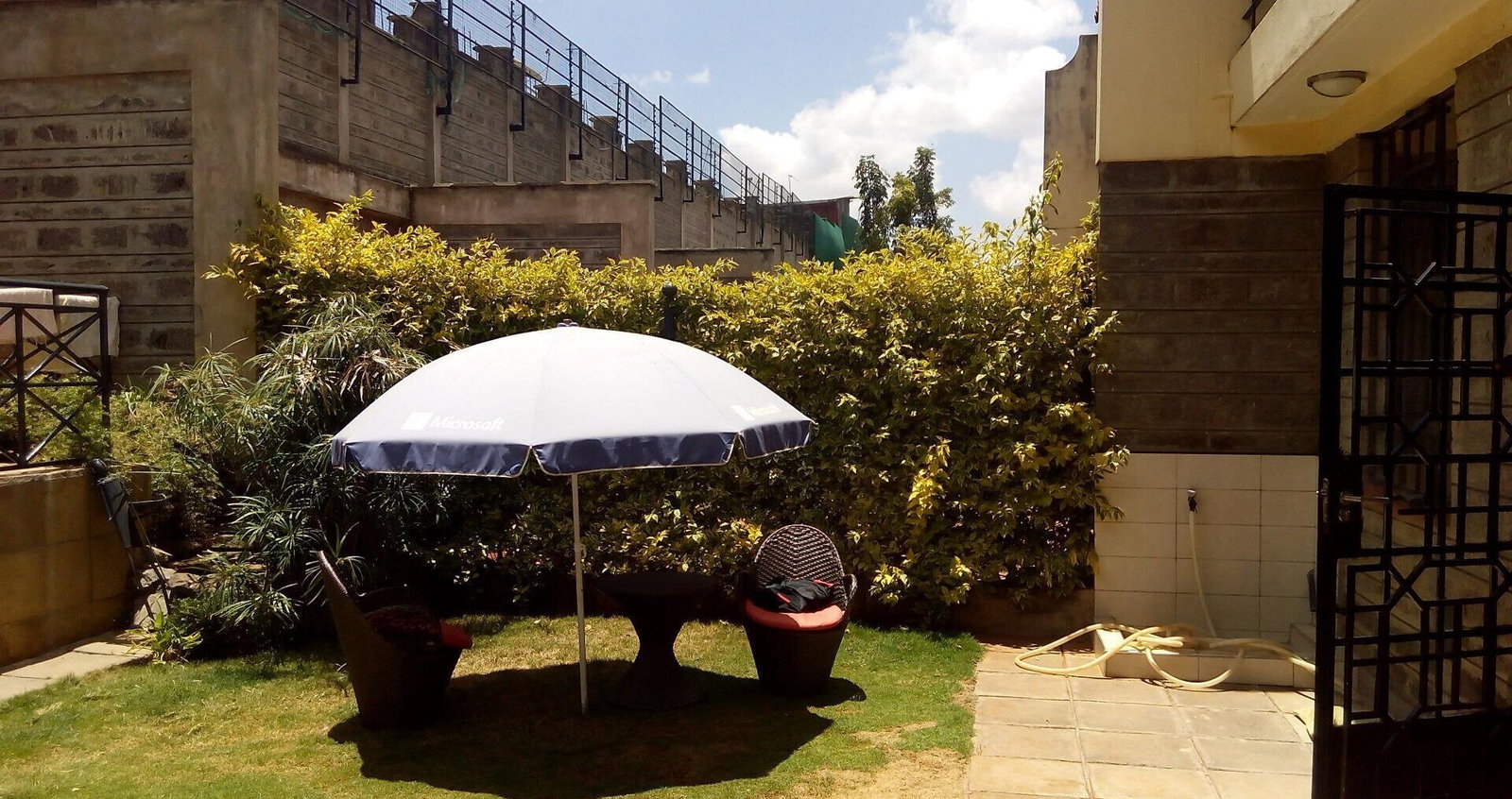4BR Pimped Townhouse with DSQ & Borehole - Kangemi