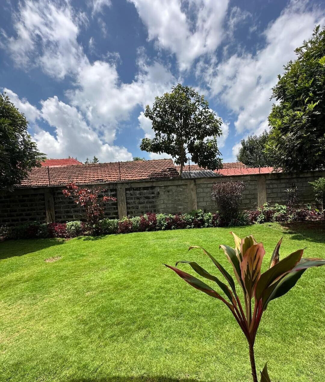 5-Ensuite Townhouse with Family Room & Manicured Garden - Lavington