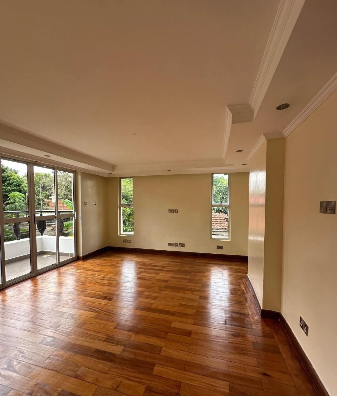 5-Ensuite Townhouse with Family Room & Manicured Garden - Lavington