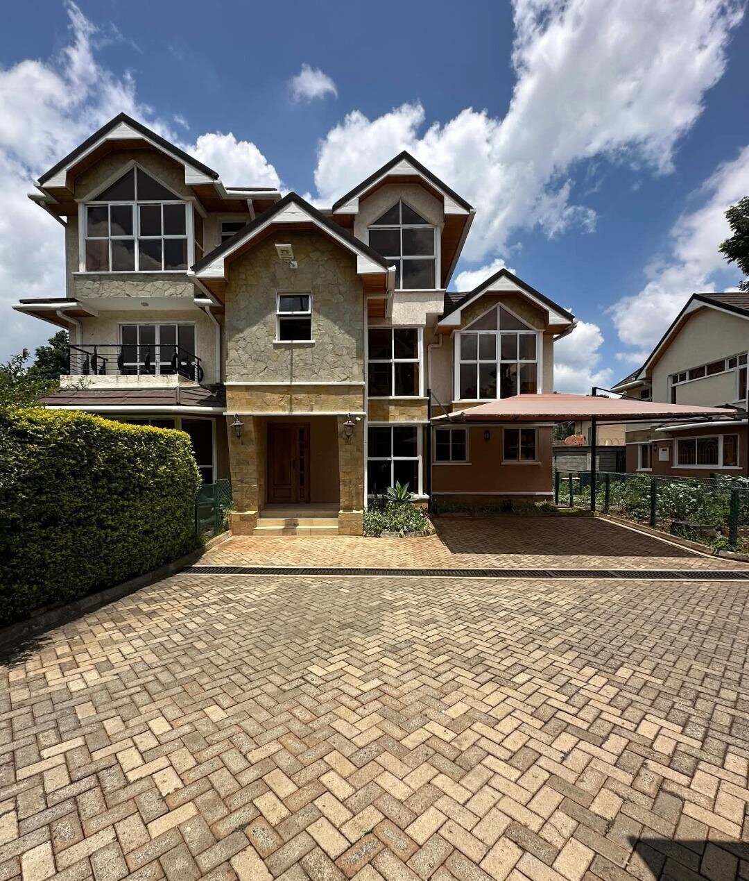 5-Ensuite Townhouse with Family Room & Manicured Garden - Lavington