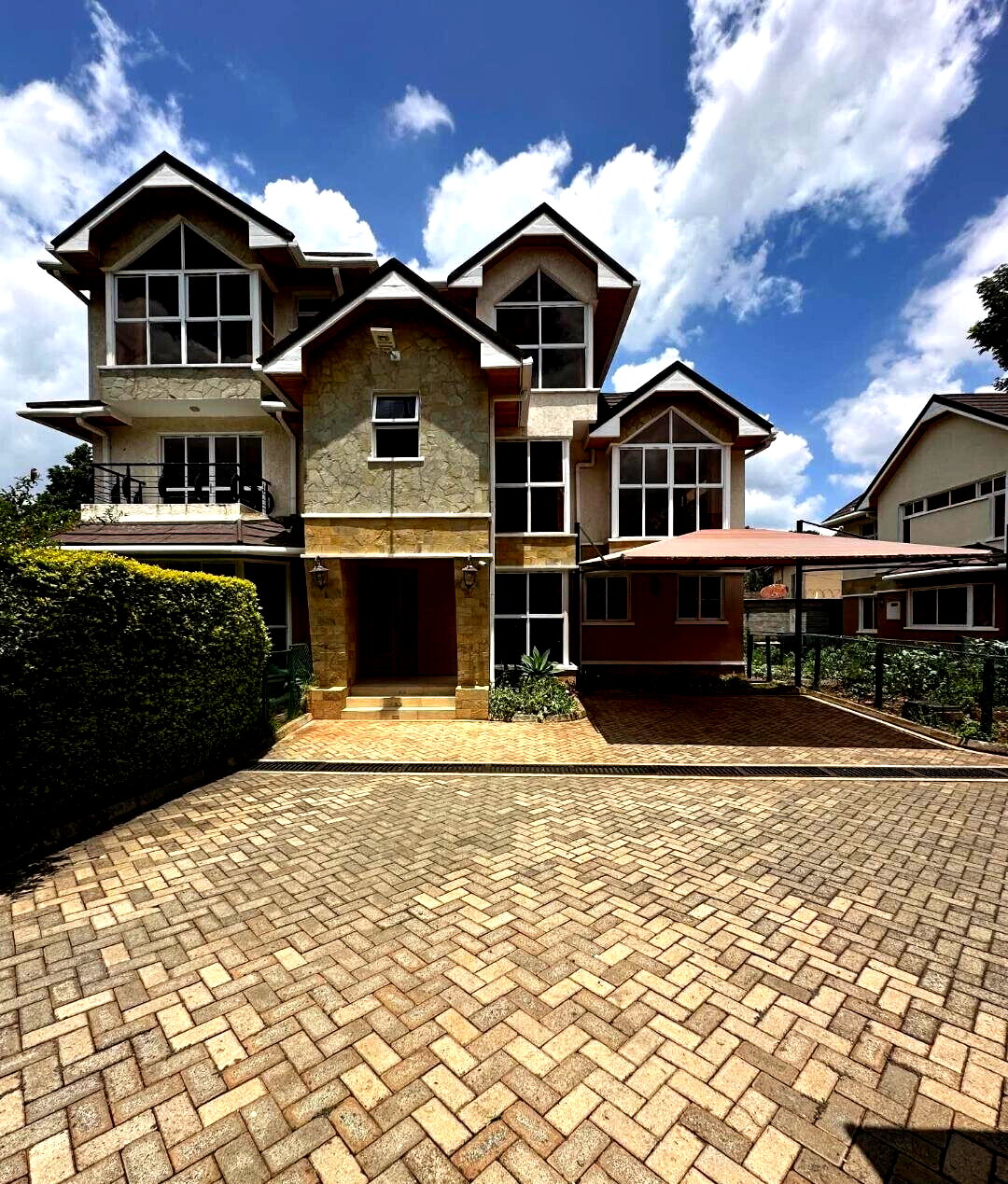5-Ensuite Townhouse with Family Room & Manicured Garden - Lavington