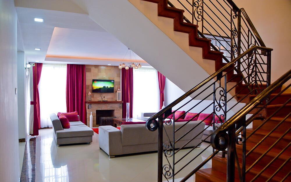 4 En-Suite Bedrooms with Study & Fireplace - Kitisuru