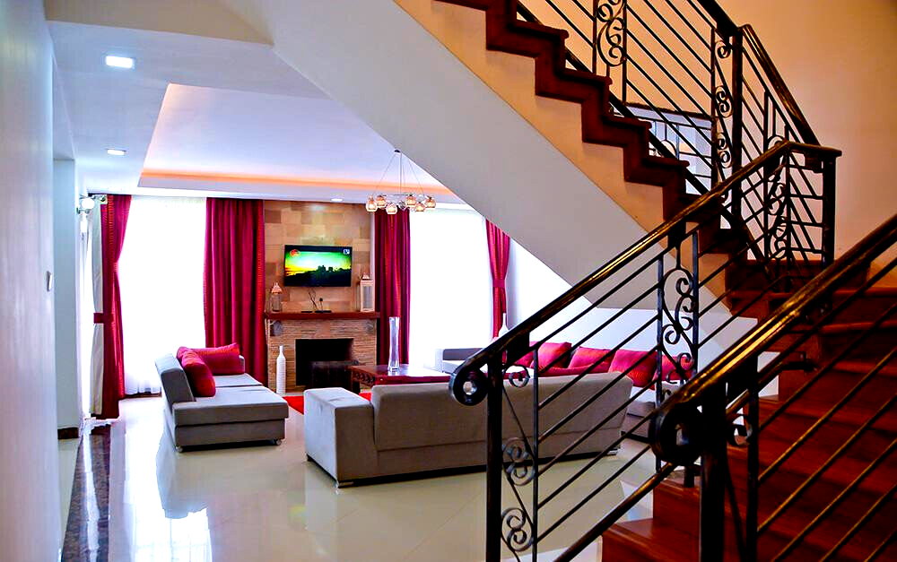 4 En-Suite Bedrooms with Study & Fireplace - Kitisuru
