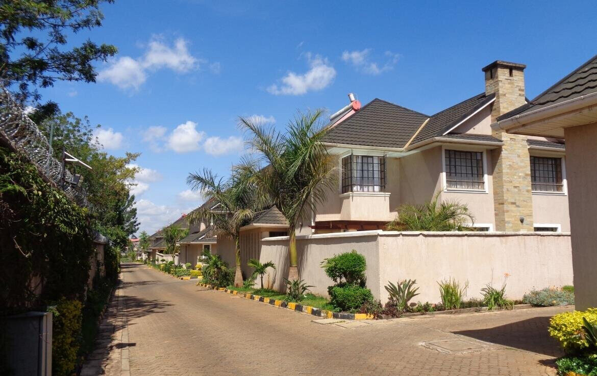 4 En-Suite Bedrooms with Study & Fireplace - Kitisuru