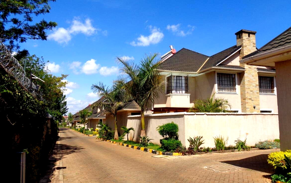 4 En-Suite Bedrooms with Study & Fireplace - Kitisuru