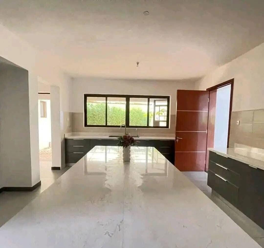 5-Ensuite Mansion with Forest Views & DSQ – Karen Ololua