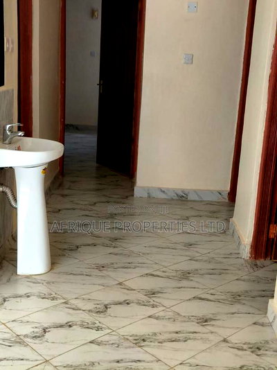 5bdrm Mansion in Membley for rent - Image 12