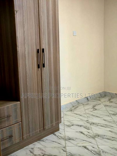 5bdrm Mansion in Membley for rent - Image 15