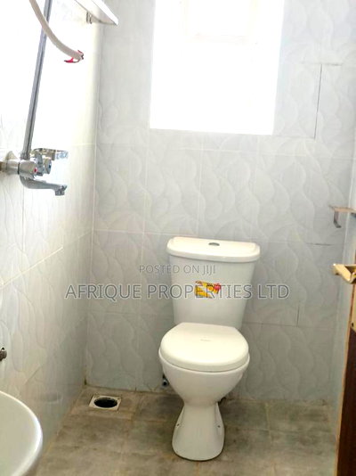 5bdrm Mansion in Membley for rent - Image 10