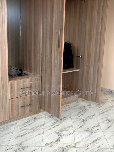 5bdrm Mansion in Membley for rent - Image 7