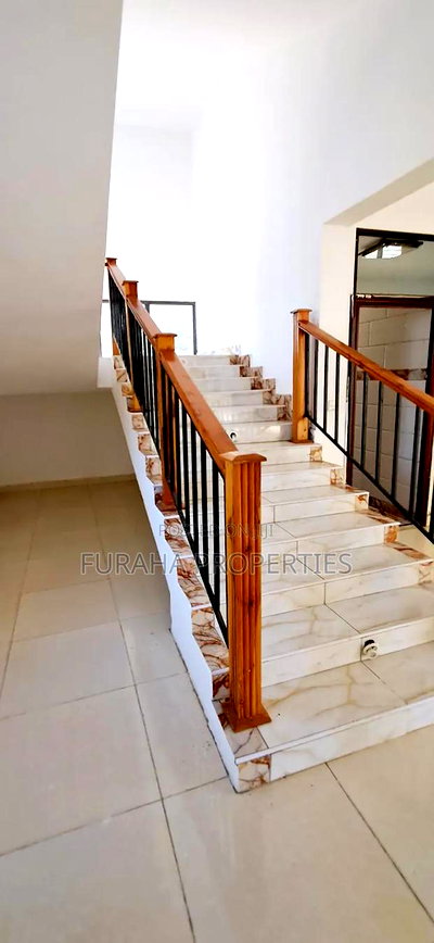 5bdrm Mansion in Gede Malindi for sale - Image 4