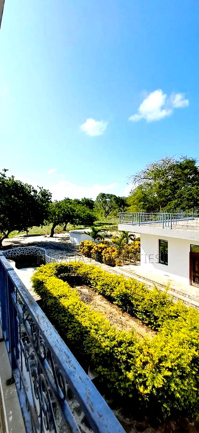 5bdrm Mansion in Gede Malindi for sale - Image 6