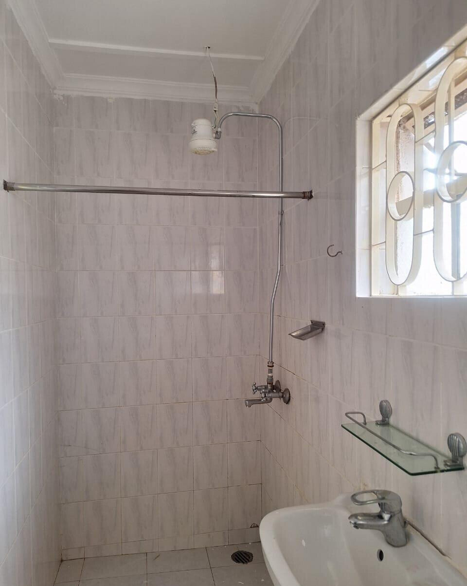 3BR Maisonette with DSQ & Private Garden - Lavington