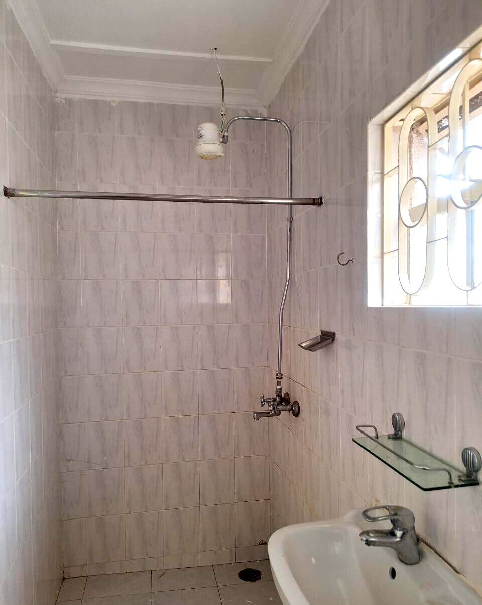 3BR Maisonette with DSQ & Private Garden - Lavington