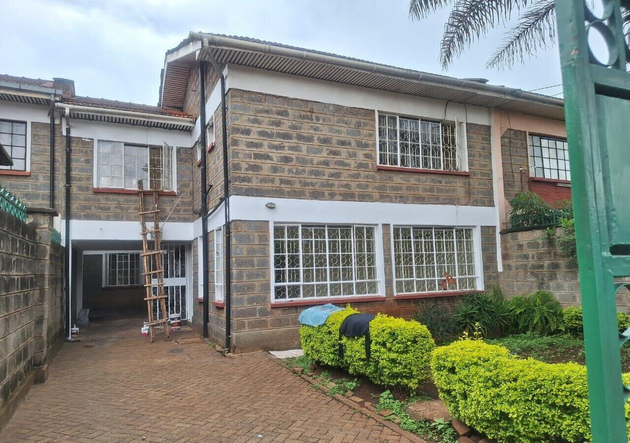 3BR Maisonette with DSQ & Private Garden - Lavington