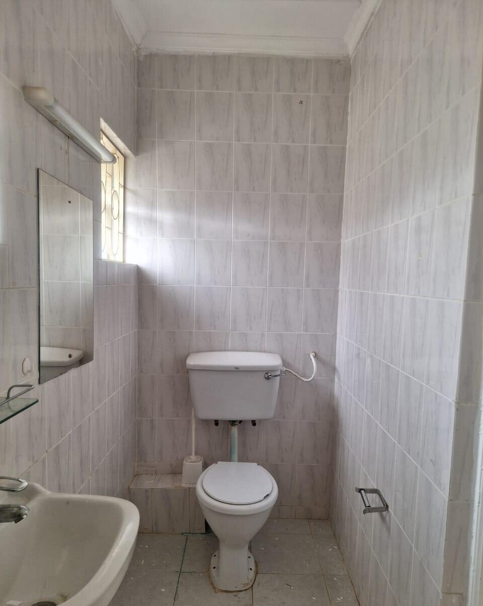 3BR Maisonette with DSQ & Private Garden - Lavington
