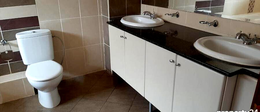 4-Ensuite Townhouse with Fireplace & DSQ - Spring Valley
