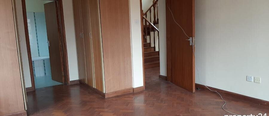 4-Ensuite Townhouse with Fireplace & DSQ - Spring Valley