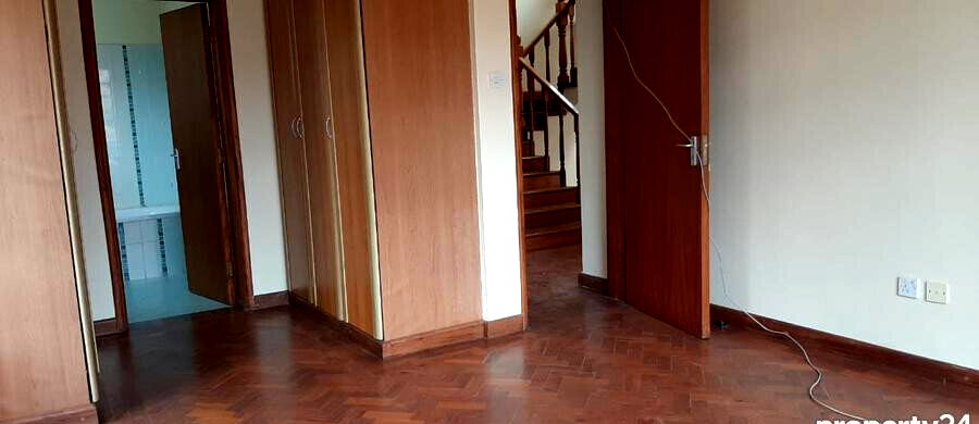 4-Ensuite Townhouse with Fireplace & DSQ - Spring Valley
