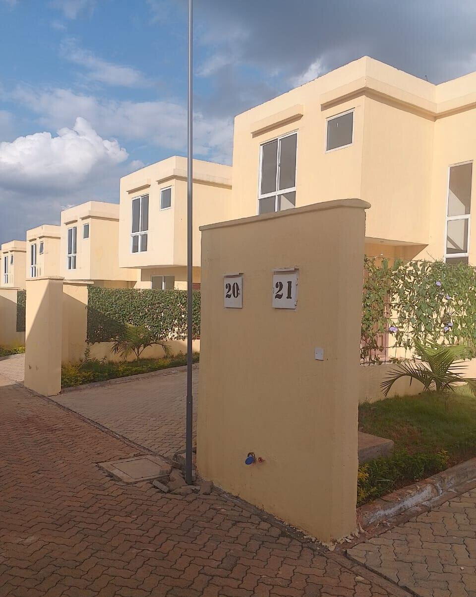 3BR Bungalow with Pool & Clubhouse - New Kitisuru