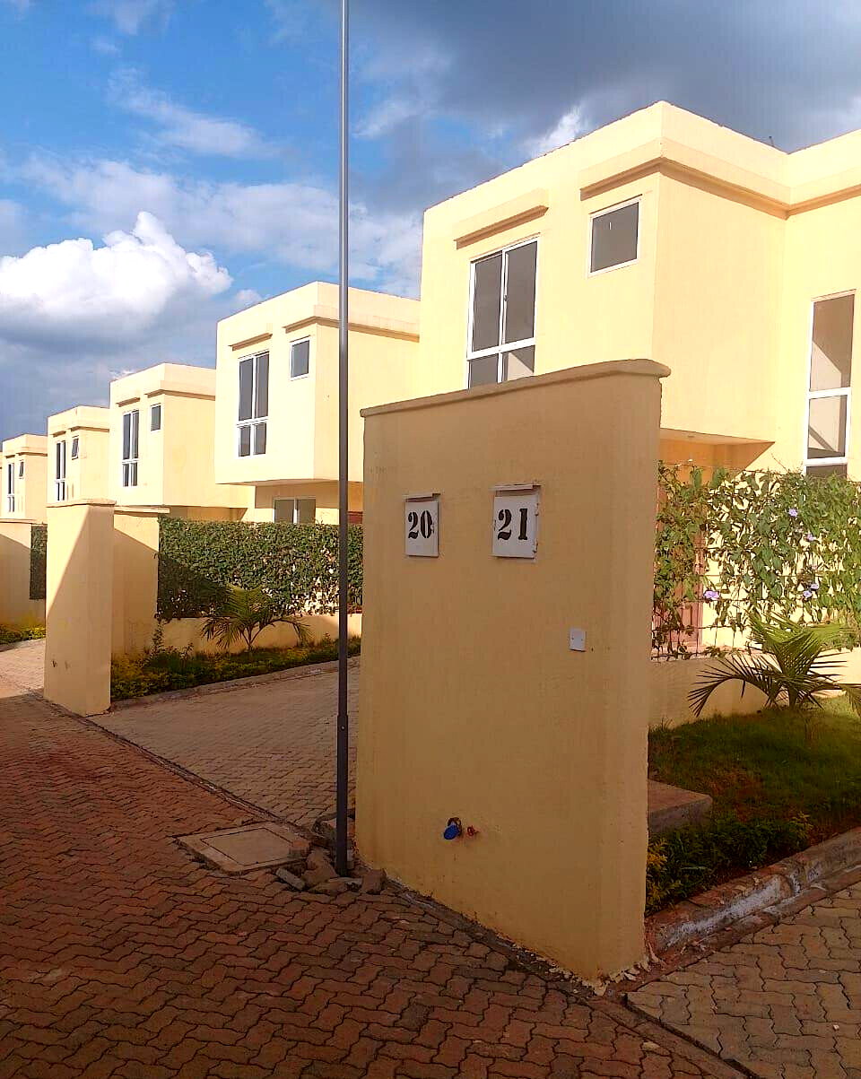 3BR Bungalow with Pool & Clubhouse - New Kitisuru