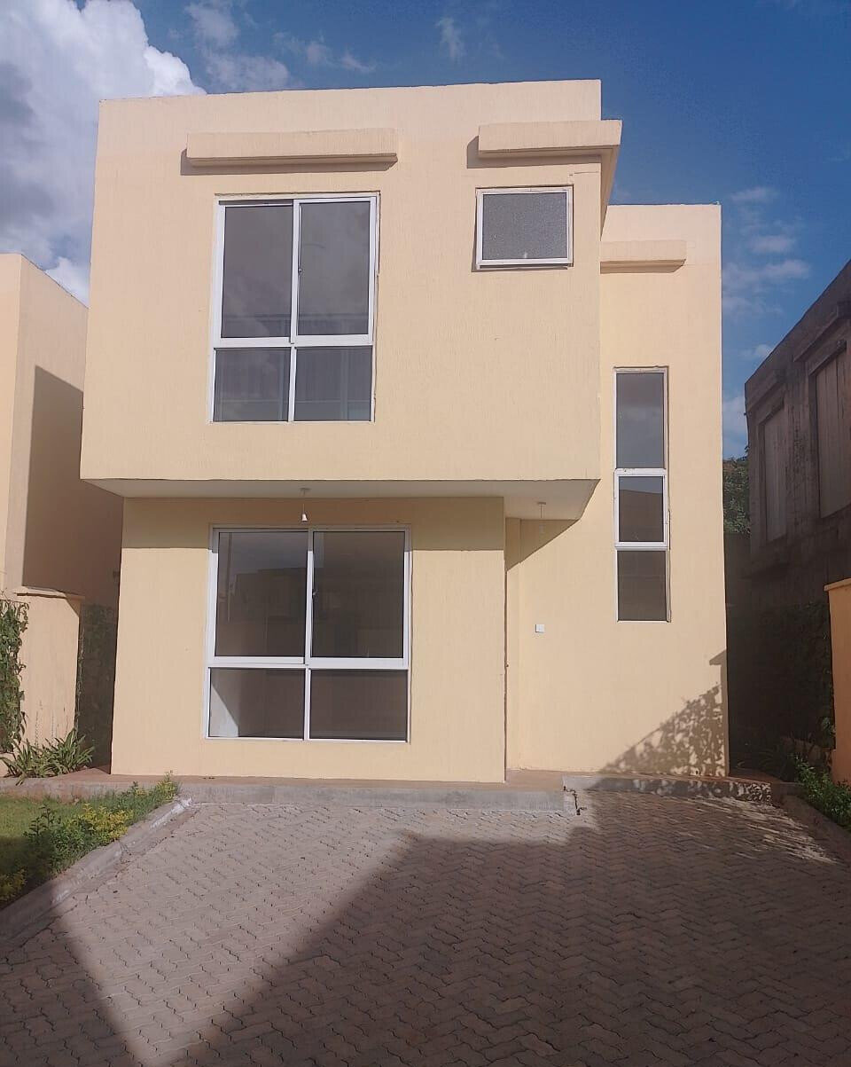 3BR Bungalow with Pool & Clubhouse - New Kitisuru