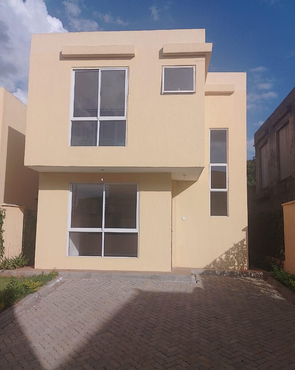3BR Bungalow with Pool & Clubhouse - New Kitisuru