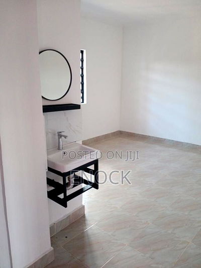 3bdrm Bungalow in Kibulgeny, Kiplombe for sale - Image 5