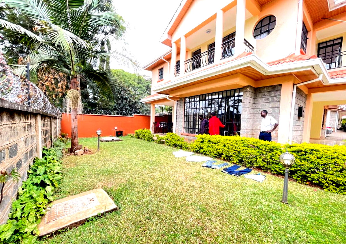 5-Ensuite Townhouse with Fireplace & DSQ - Lavington Gated Community