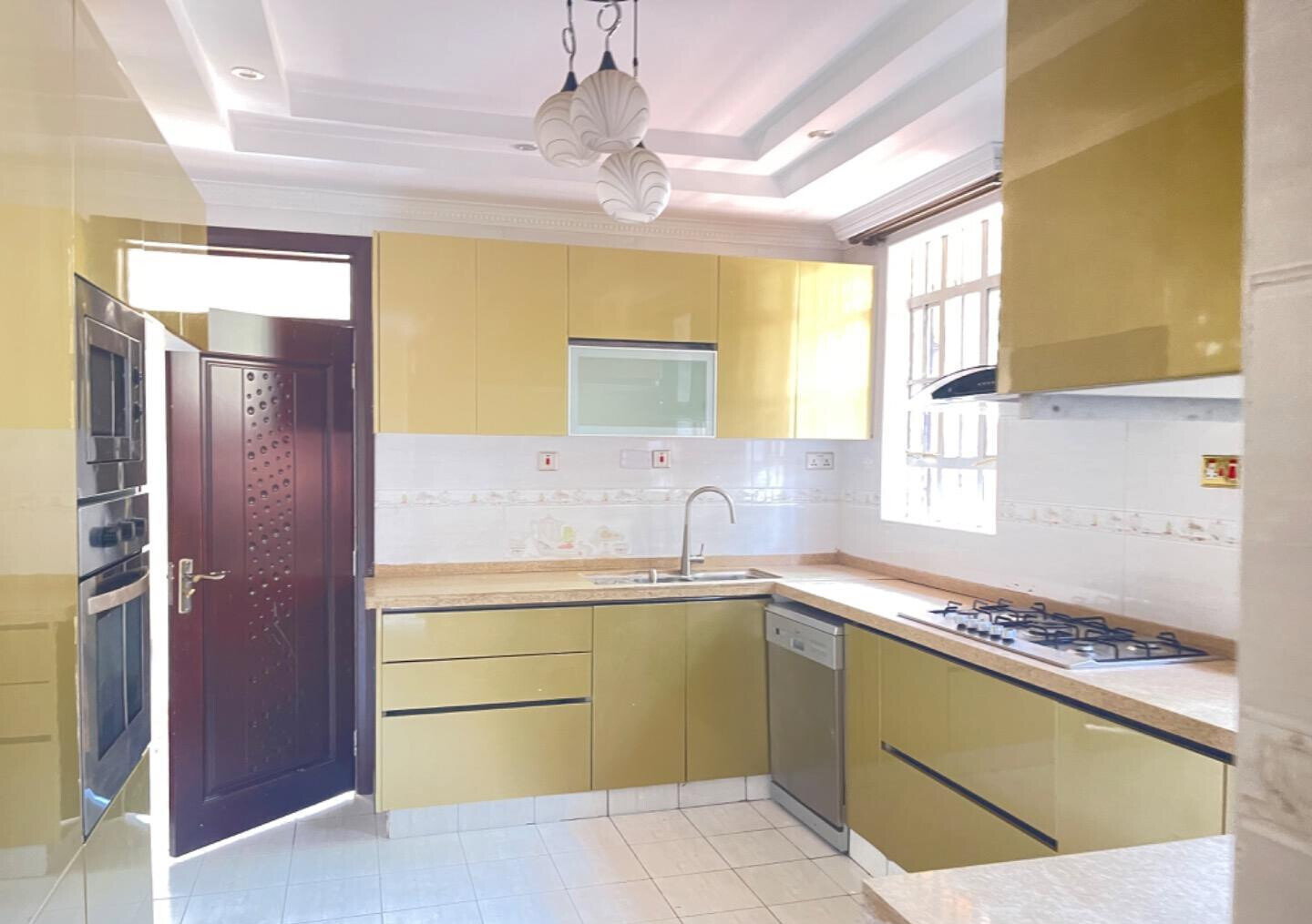 5-Ensuite Townhouse with Fireplace & DSQ - Lavington Gated Community