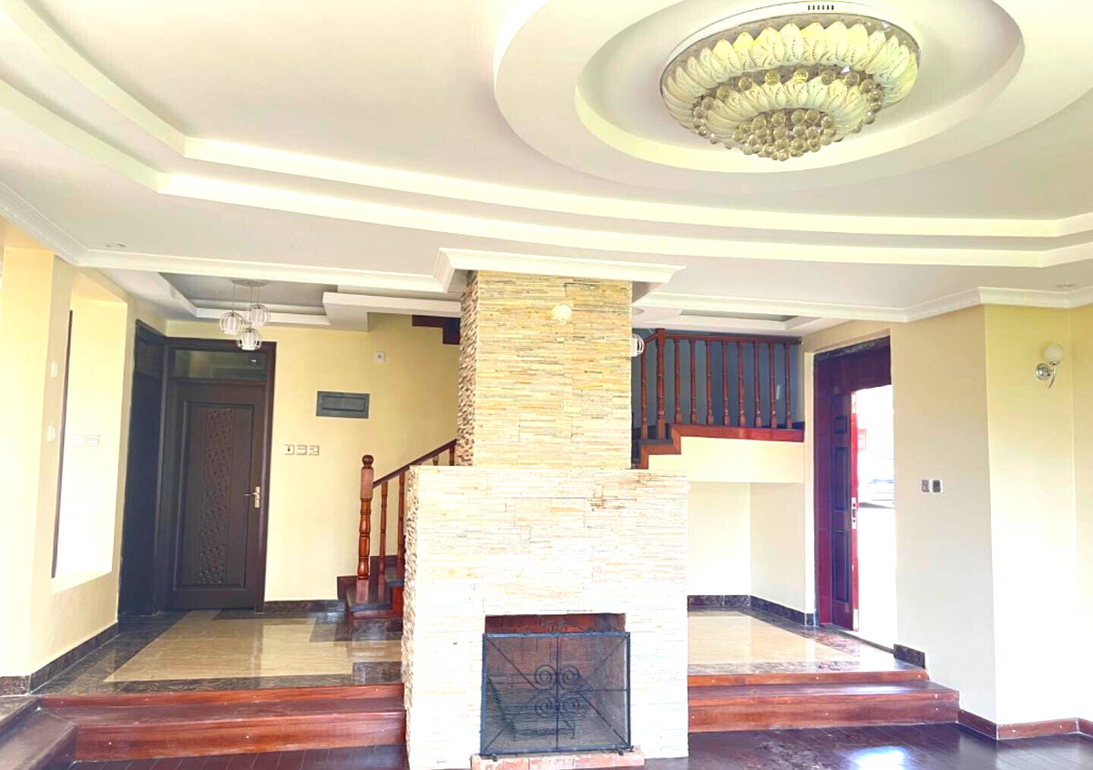 5-Ensuite Townhouse with Fireplace & DSQ - Lavington Gated Community