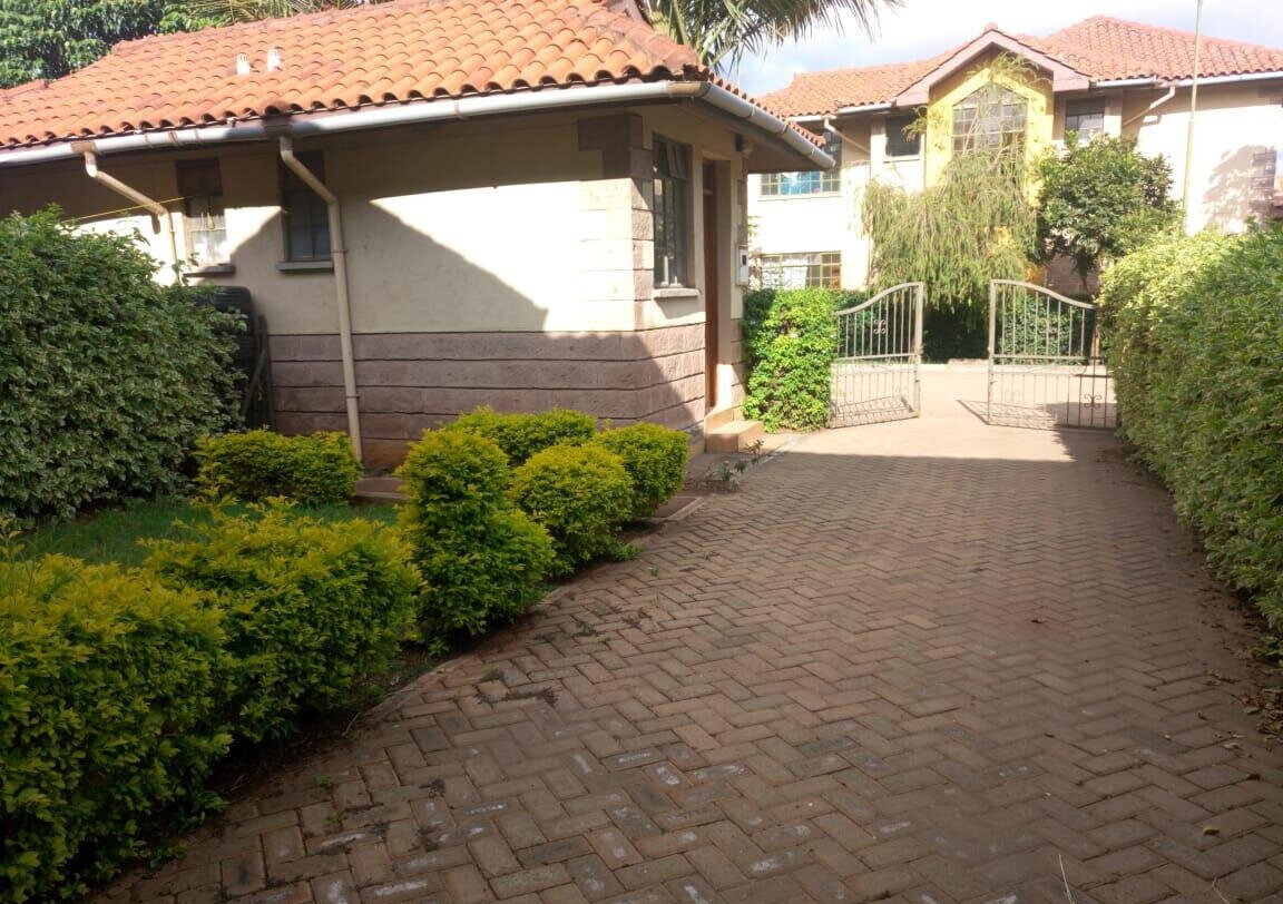 3 En-Suite Townhouse with Pool & Private Gate - Syokimau