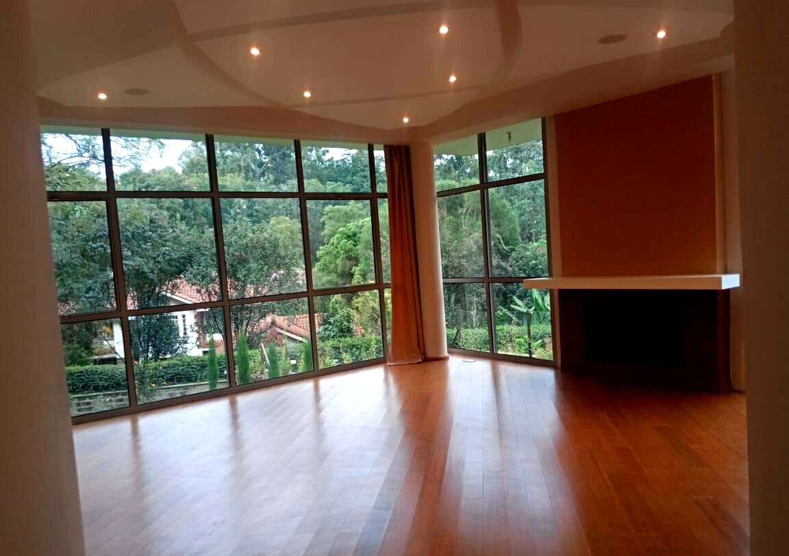 5-Ensuite Townhouse with Jacuzzi & Fireplace on Half-Acre – Karen