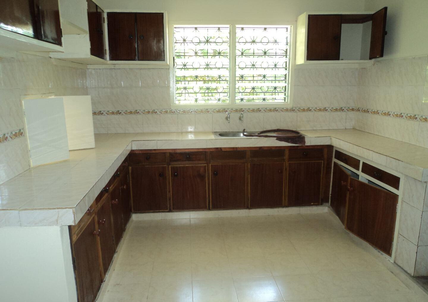 1.2 Acre Garden Home for Rent at KSh 80K