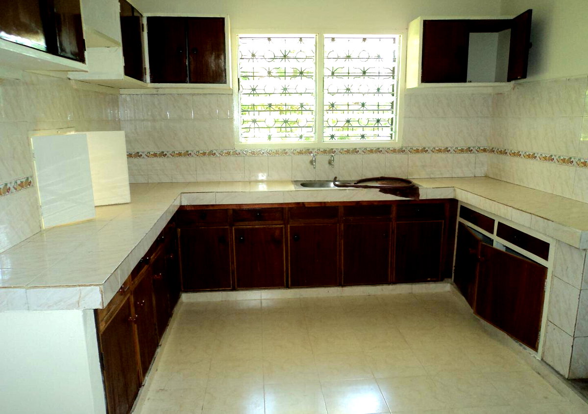 1.2 Acre Garden Home for Rent at KSh 80K