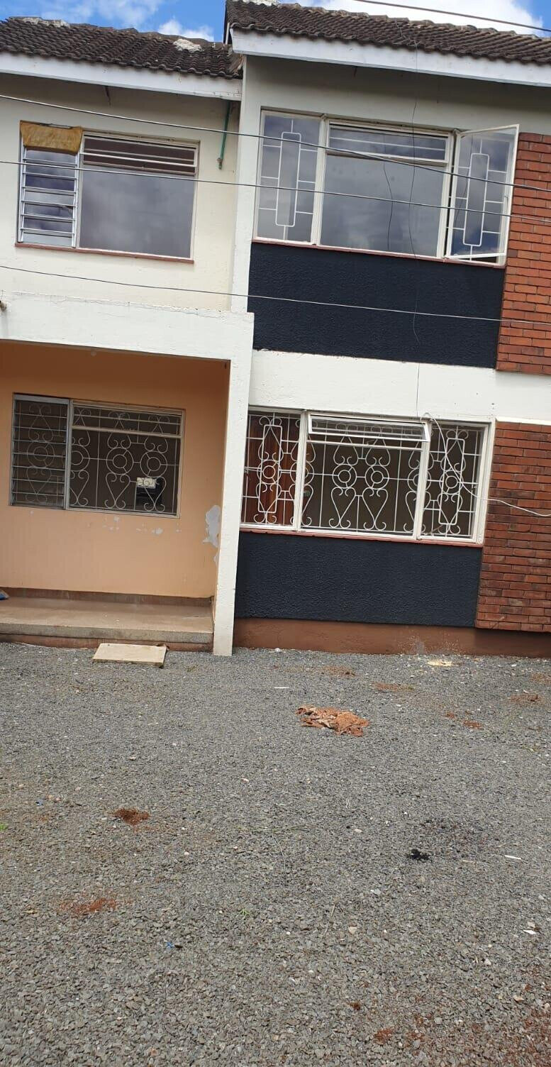 3BR Townhouse with Own Compound & Kanjo Water – Langata