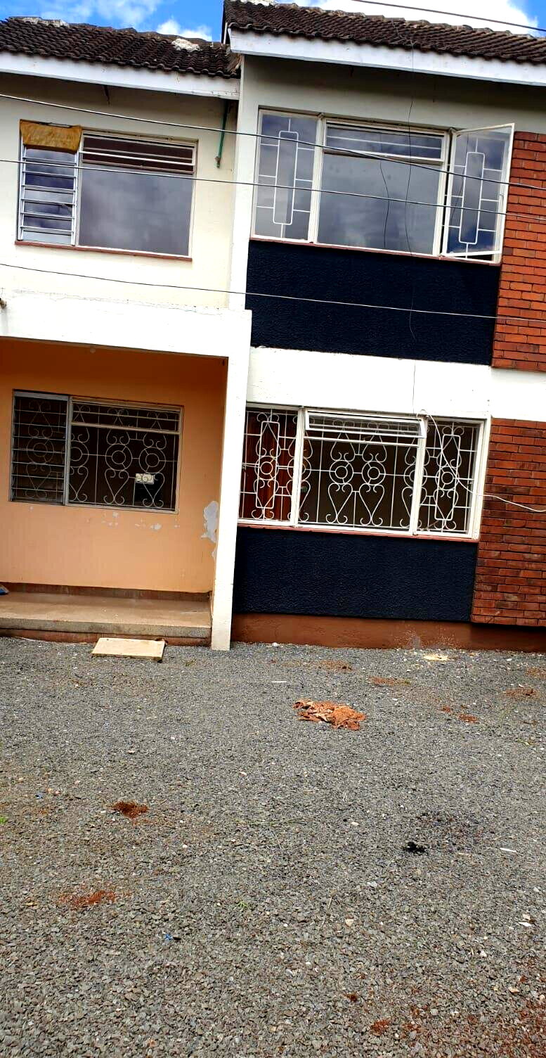 3BR Townhouse with Own Compound & Kanjo Water – Langata