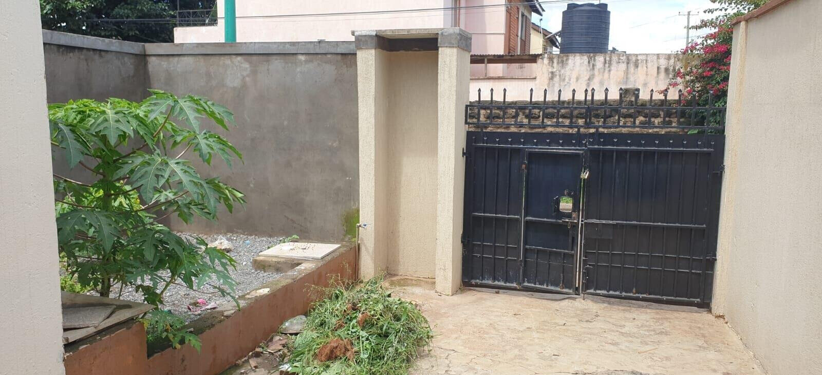 3BR Townhouse with Own Compound & Kanjo Water – Langata
