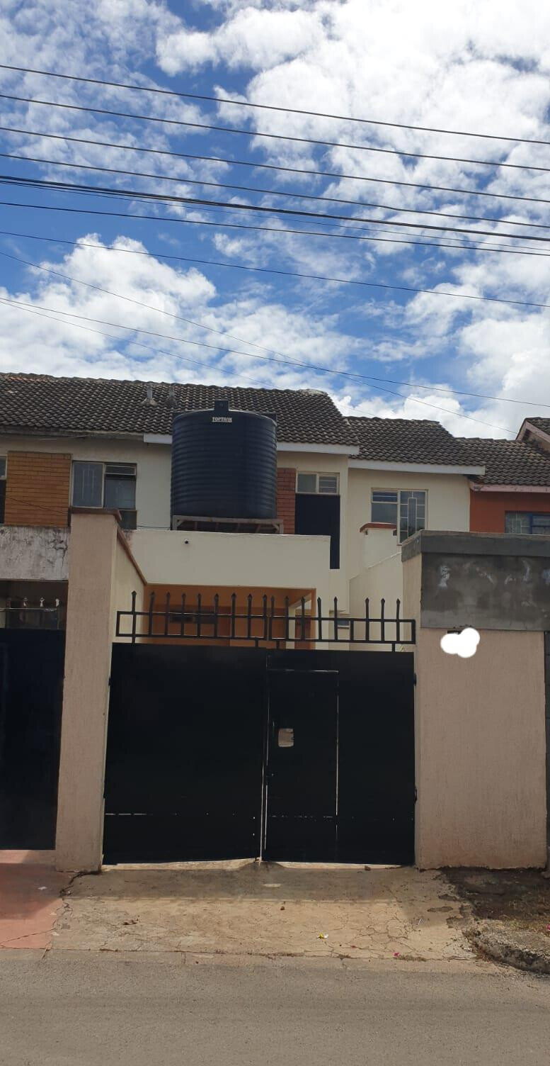 3BR Townhouse with Own Compound & Kanjo Water – Langata
