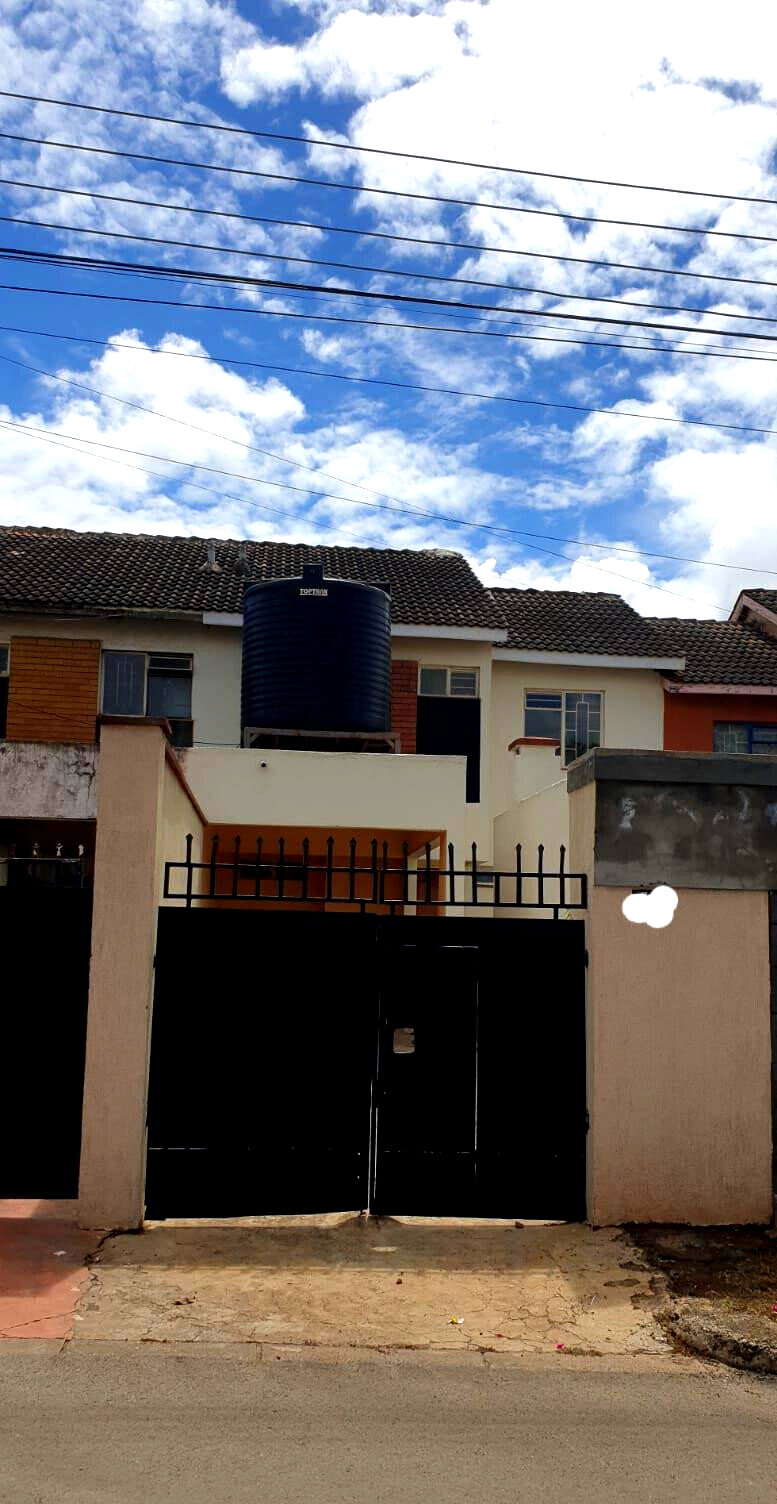 3BR Townhouse with Own Compound & Kanjo Water – Langata