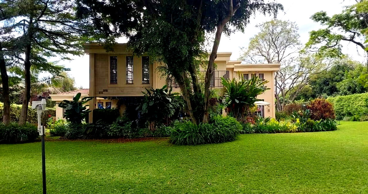 5-Bedroom Villa with Private Garden & DSQ – Karen